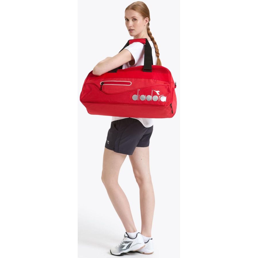 Вместительная спортивная сумка с отделом для обуви Diadora Bag Tennis 45735	55L Красная