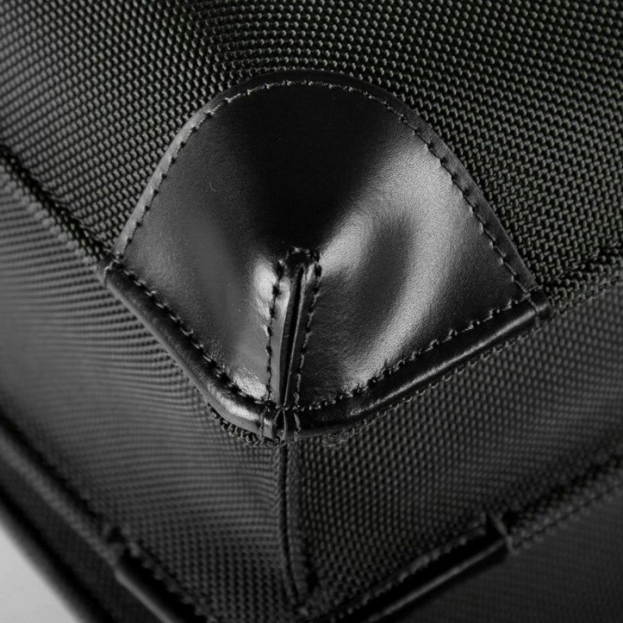 Элегантный деловой портфель Fouquet NBC-1001B черный