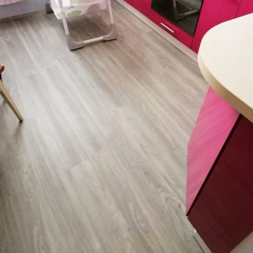 Самоклеящаяся виниловая плитка серое дерево, цена за 1 шт. (СВП-001)