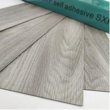 Плитка самоклеящаяся виниловая Серое дерево 15,24х91,44см