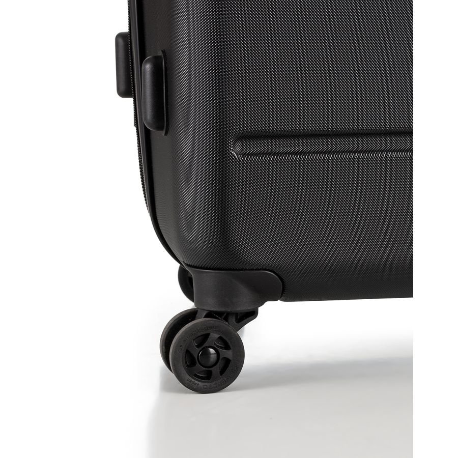 Чемодан малый под ручную кладь Swissbrand Berlin (S) поликарбонат Black (SWB_LHBER001S)