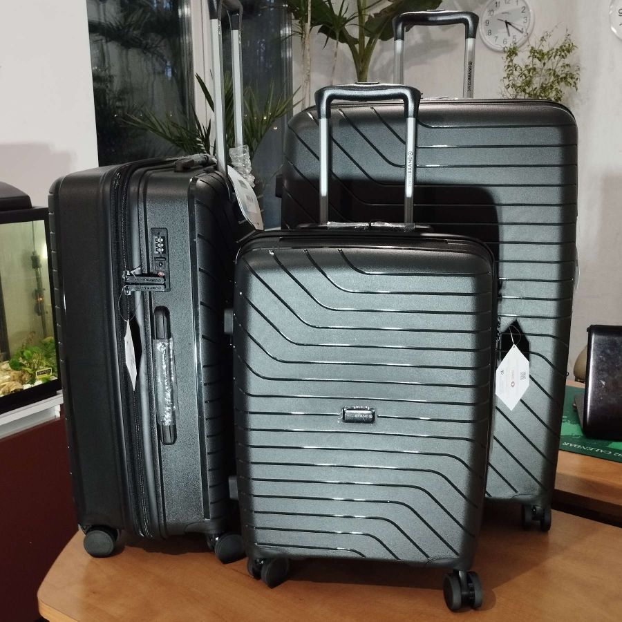 Чемодан средний Swissbrand Eden (M) Polypropylene Black (SWB_LHEDE001M)