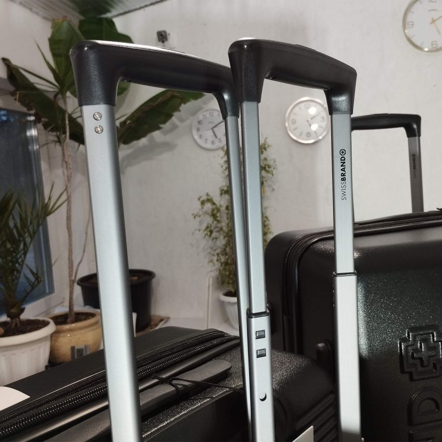 Чемодан маленький под ручную кладь Swissbrand Enstone (S) ABS-Plastic Black (SWB_LHENS001S)