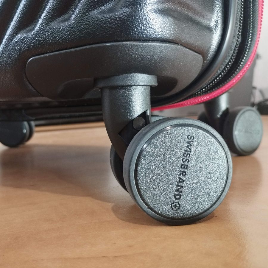 Чемодан маленький под ручную кладь Swissbrand Nara (S) ABS-Plasti Black/Red (SWB_LHNAA010S)