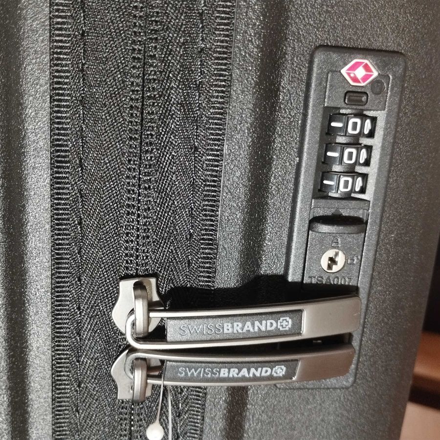 Чемодан большой Swissbrand Narberth (L) Polypropylene Black (SWB_LHNAR001L)