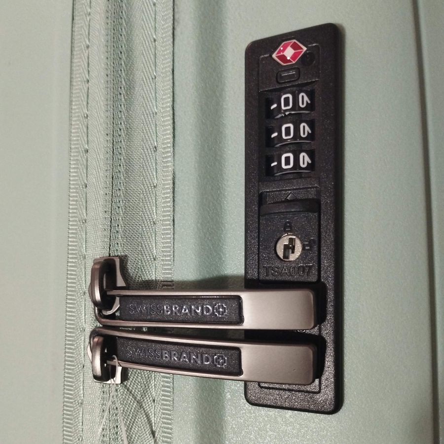 Чемодан Swissbrand Narberth (M) Light Mint (SWB_LHNAR007M)