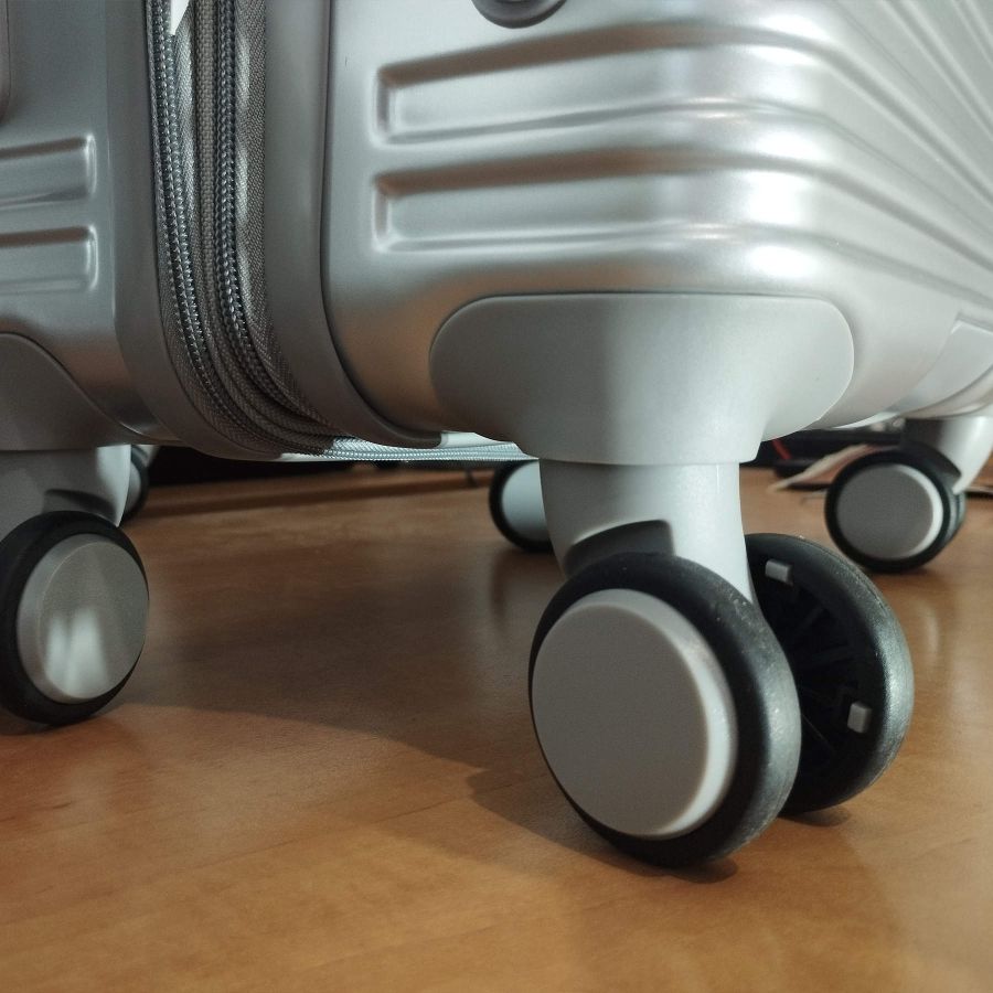 Чемодан средний Swissbrand Rome (M) Polycarbonate/ABS-Plastic Silver (SWB_LHROM002M)