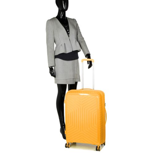 Чемодан средний M полипропилен с расширением Snowball 20103 67,5×47,5×26,5см 71+12л Желтый