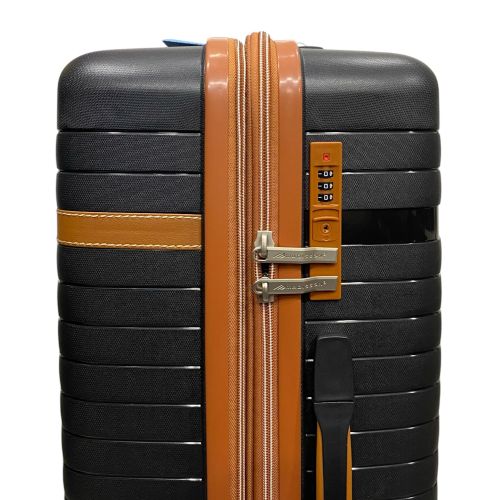 Чемодан средний Madisson Snowball 63703 полипропилен Черный