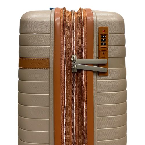 Чемодан компактный Madisson Snowball 63703 полипропилен Шампань